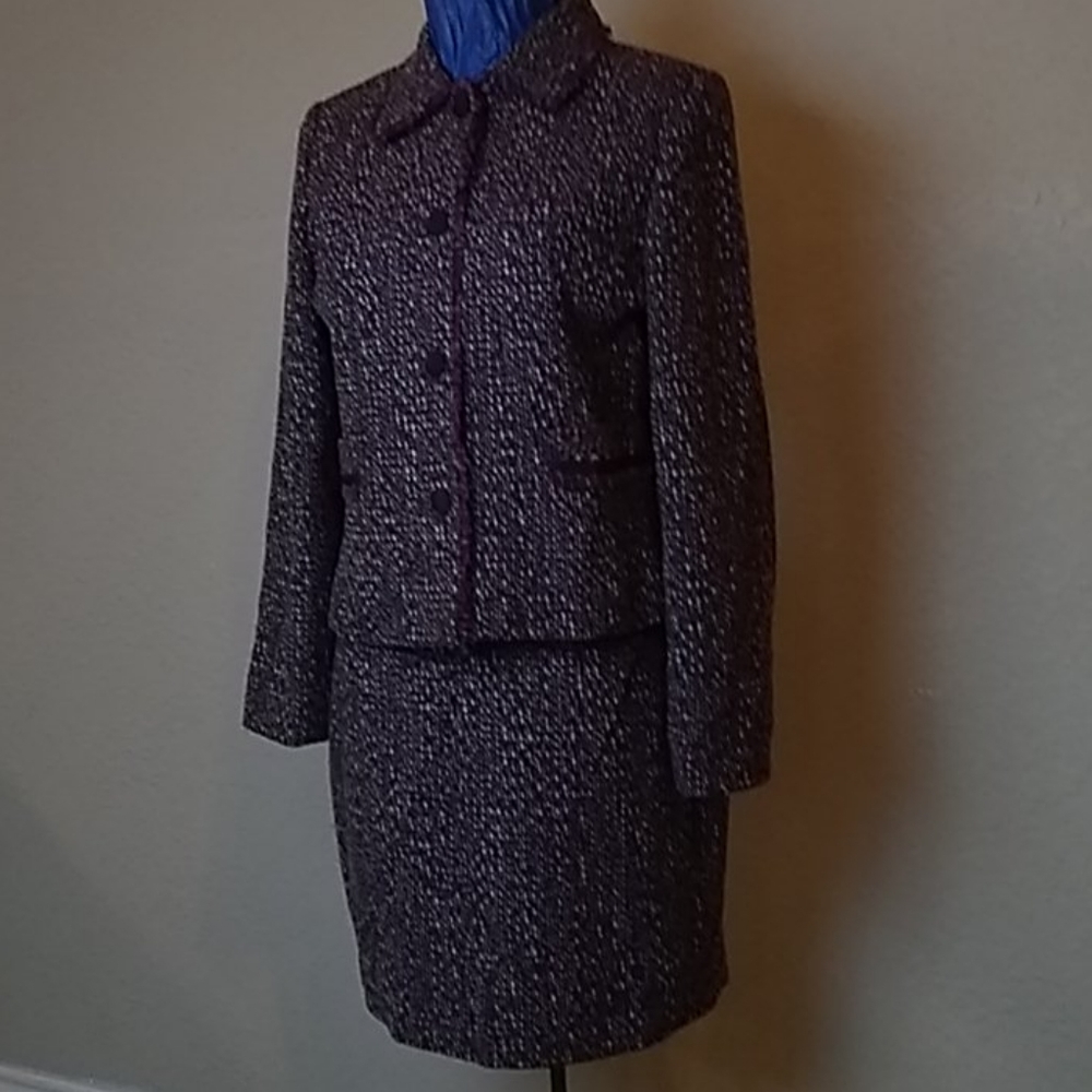 Context woman's suit